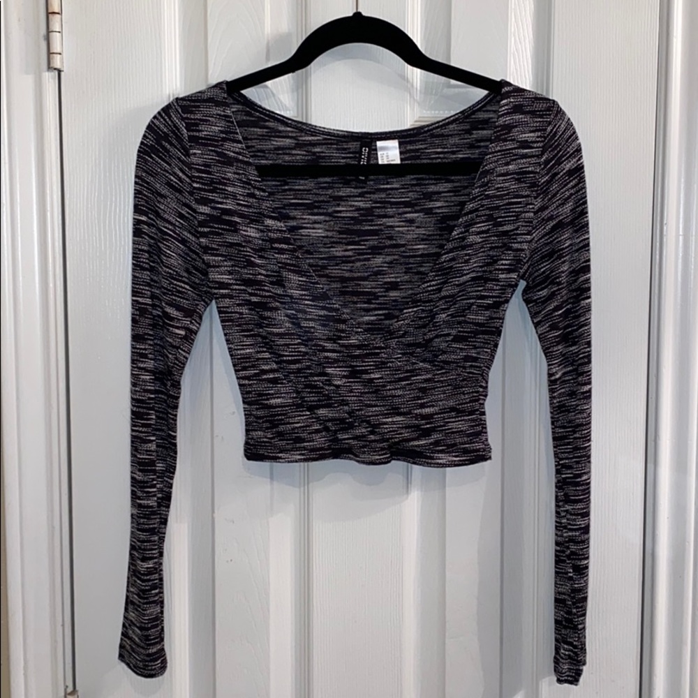 Divided (H&M) Long Sleeve Crop Top